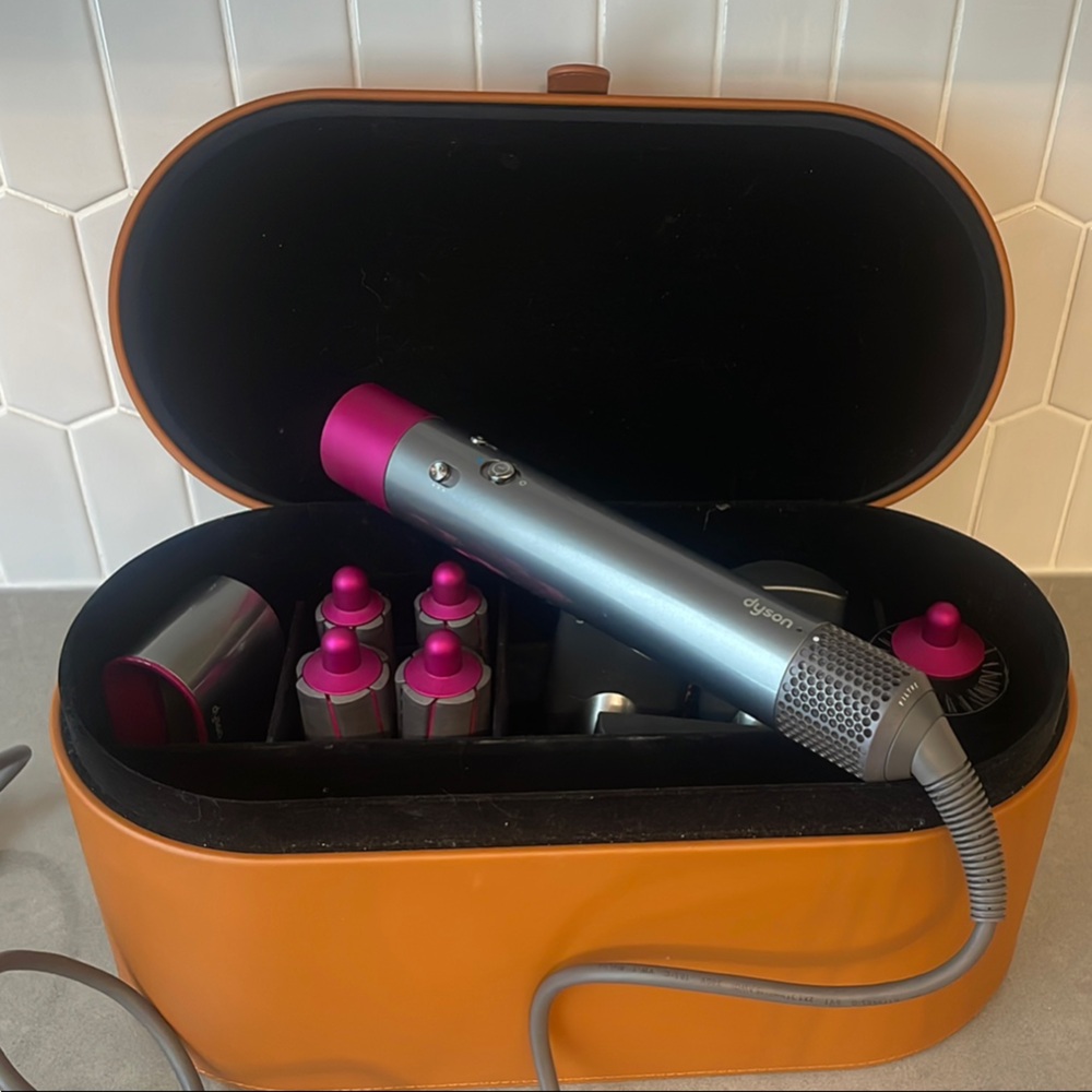💕 SOLD💕 NOT FOR SALE. Dyson Airwrap With Case